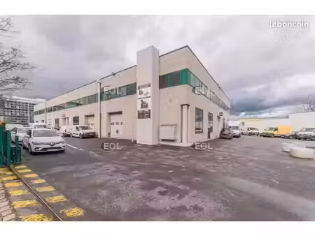 local bureaux 807 m²