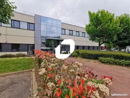 bureaux 303 m²