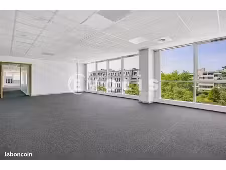 bureaux 71 m²