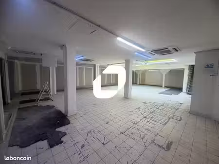 local commercial 374 m²
