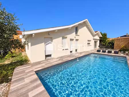 maison avec piscine  4 chambres et dépendance