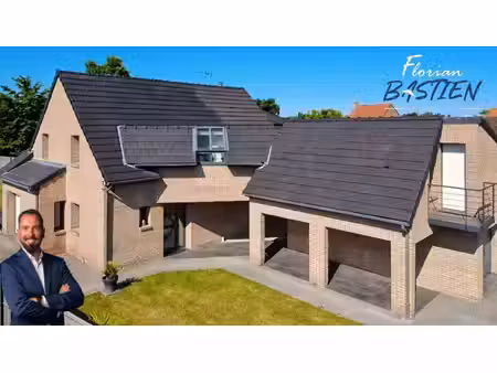 maison d’architecte 2010 – 5 chambres – terrain de 1 600 m² – centre-ville de petite-forêt