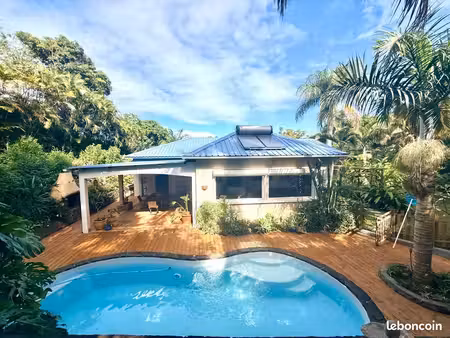 villa lumineuse avec piscine et appartement indépendant