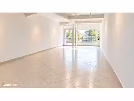 local commercial 78 m² – le tampon - centre ville