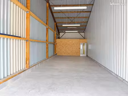 local d'activité de 100 m² avec bureau et grand portail