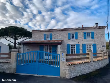 maison charentaise de caractère – 4 chambres – le chay