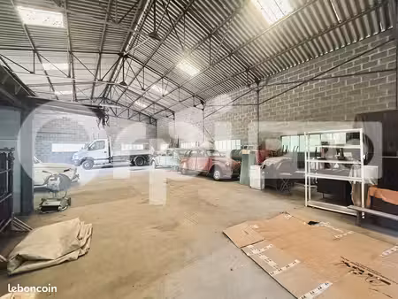 local d'activité 300 m²