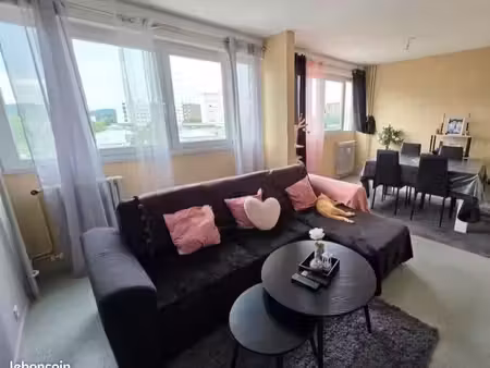 grand appartement f5 de 82 4 m² avec ascenseur et vue dégagée – idéal investissement ou fa