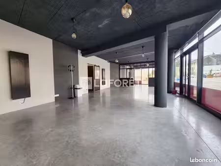local commercial 93 m² louviers