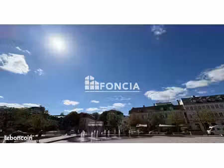 immeuble avec locaux commerciaux et appartements