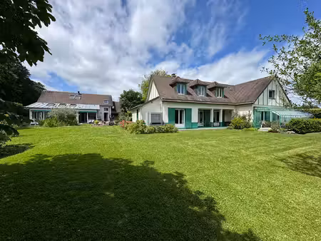 propriété familiale de deux maisons avec piscine intérieure 5'montfort l 'amaury 10 pièces