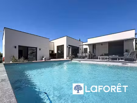 ruy ? maison contemporaine de plain-pied avec piscine et vue dégagée