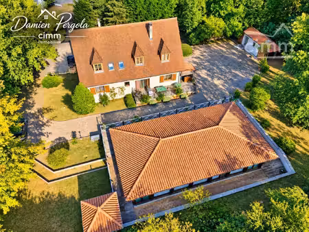 une propriété pensée pour le bien-être : 273 m² habitables  piscine chauffée couverte et p