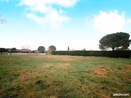 terrain 1 247 m² la salvetat saint gilles