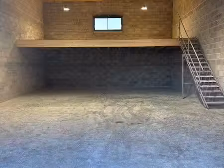 local professionnel 150 m² lherm
