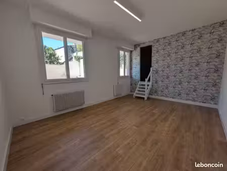 bureaux 60 m² rénovés avec parking privatif — rdc  bordeaux croix de seguey