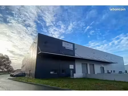 local d'activite 3000 m² pompignac