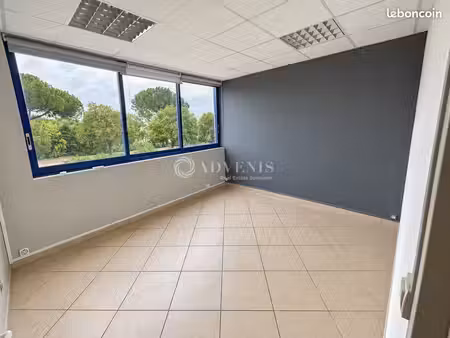 bureau 95 m²