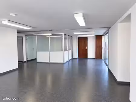 à louer – local commercial 100 m² – centre de pipriac belle visibilité sur axe principal