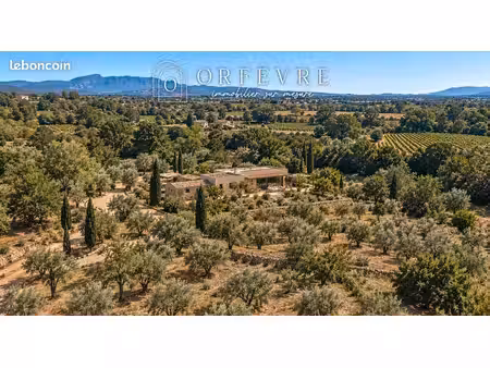 propriété 5 pièces 180 m²