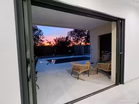 gignac - villa contemporaine meublee avec piscine t4