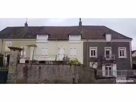maison 6 pièces avec cave  grenier  jardin  parking devant la maison