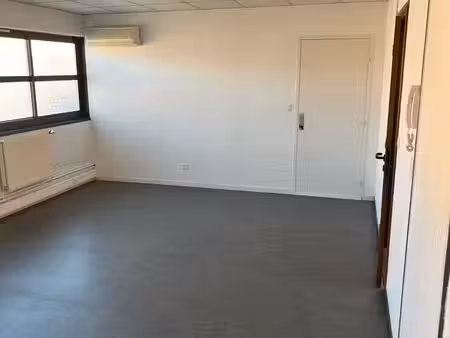 bureau de 24m2 à 2min de gare à pied
