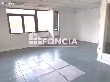location - bureau - 85 m² - 12 063 /an hc ht - 1 005 25 /mois