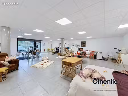 local 157 m² bourgoin-jallieu