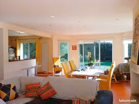 maison familiale - 165 m² - 6 chambres - bourg à pied