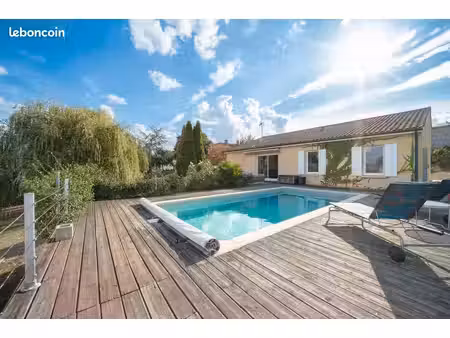 maison 4 chambres avec piscine chauffée – terrain 1 900 m²