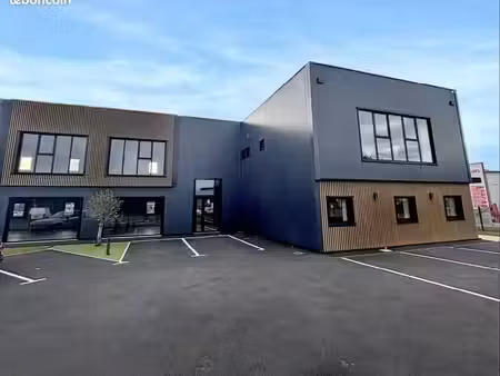 local commercial 230 m² neuf et brut à louer