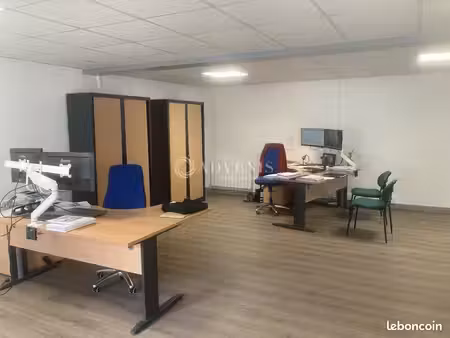 bureau 130 m²