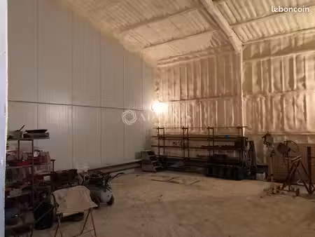 local logistique 912 m²
