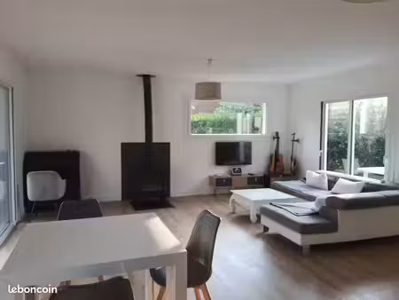 maison 3 chambres + studio indépendant iso extérieure toiture refaite panneaux solaires+po