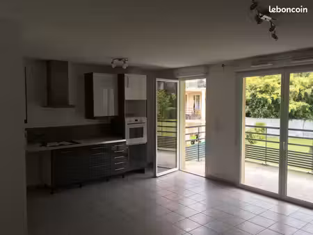 t3 meublé 65 m² avec balcon 10 m²  garage fermé et ascenseur