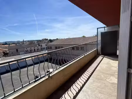 appartement t2 avec balcon ( avec eau et chauffage)