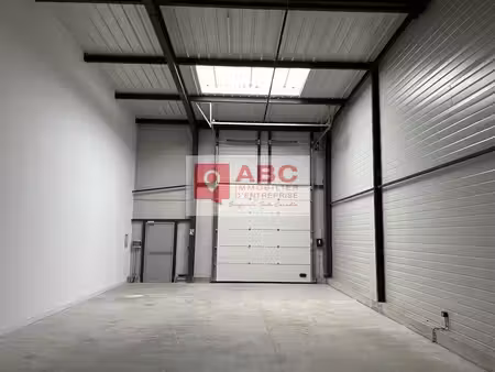 location local d’activités saint series 34400 100m²