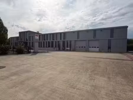 recent en kwalitatief semi-industrieel bedrijfsgebouw – 3.790 m² op 8.989 m²