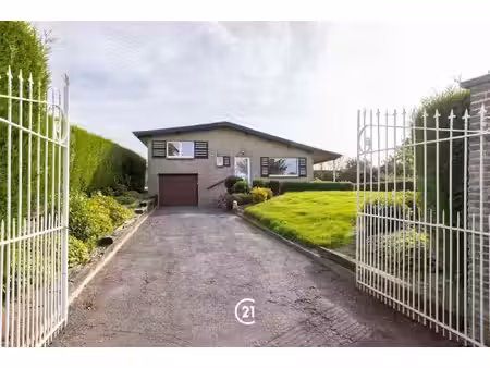 villa met tuin en garage op 10are60