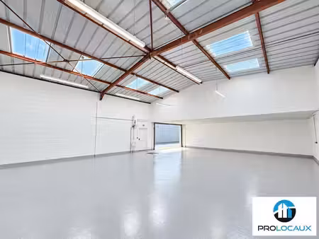 location entrepôt rivery 80136 155m²