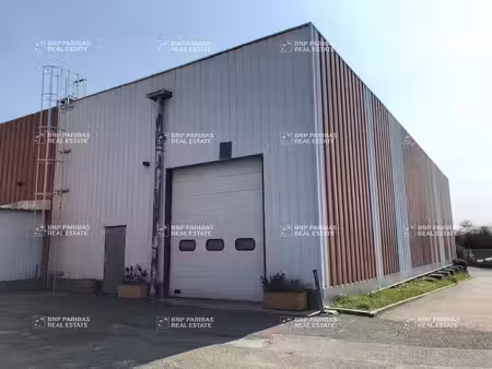 location local d’activités coignières 78310 551m²