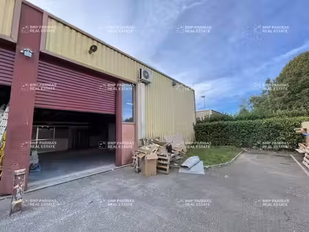 location local d’activités magny-les-hameaux 78114 542m²