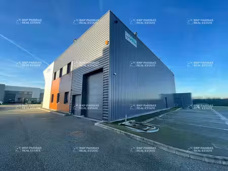 location local d’activités méré 78490 530m²