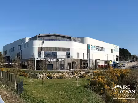 location commerce pornic 44210 555m²