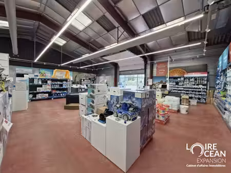 location commerce pornic 44210 330m²