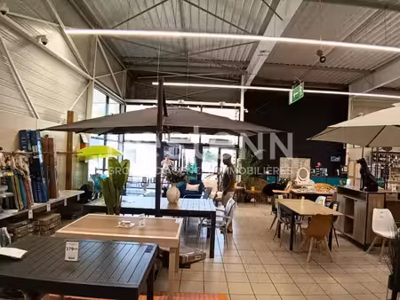 location commerce vannes 56000 1150m²