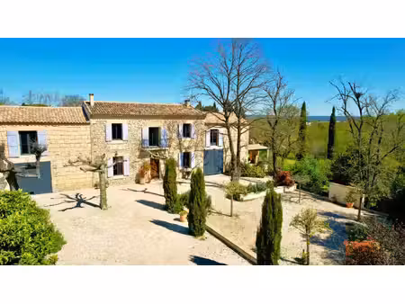 magnifique mas rénové avec piscine  dépendances sur un terrain d’environ 12 000 m2