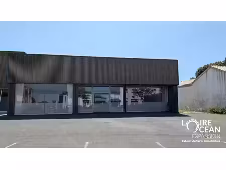 location commerce cholet 49300 560m²