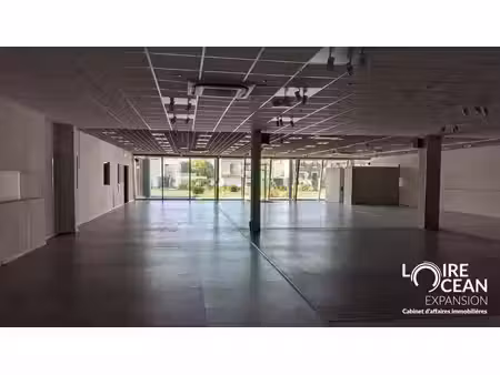 location commerce cholet 49300 780m²